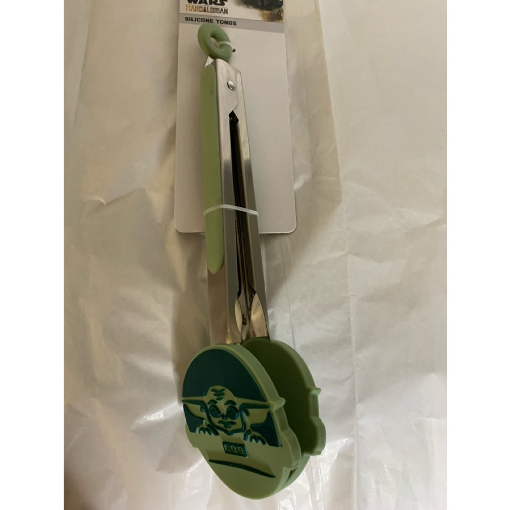 Star Wars Mandalorian Silicon Tongs, new in package
